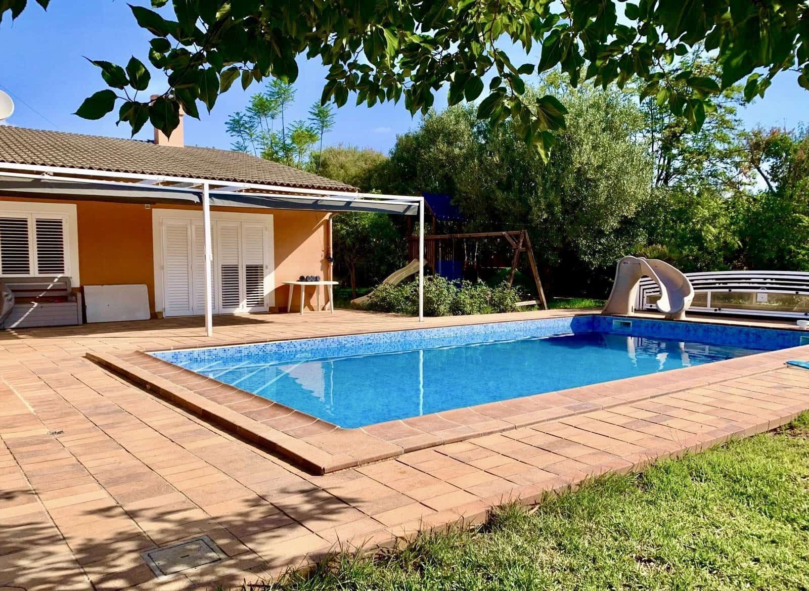 6 bedroom Bungalow for sale in Es Garrovers with pool garage - € 1,290,000 (Ref: 9401402)