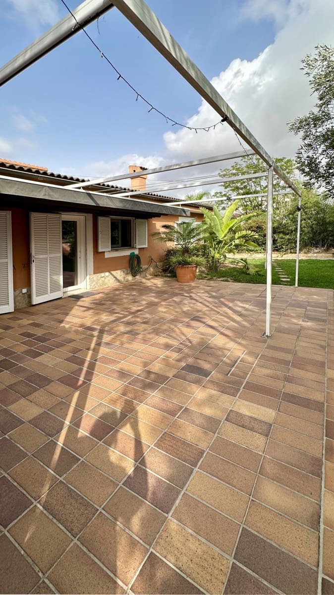 6 bedroom Bungalow for sale in Es Garrovers with pool garage - € 1,290,000 (Ref: 9401402)