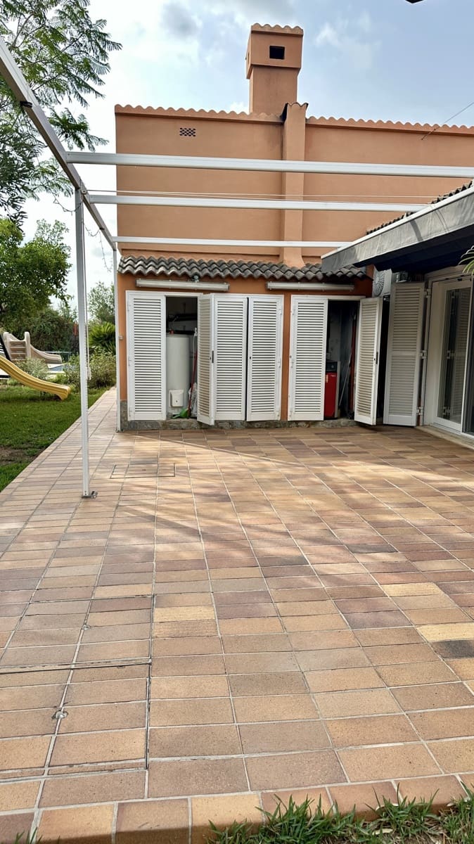 6 bedroom Bungalow for sale in Es Garrovers with pool garage - € 1,290,000 (Ref: 9401402)