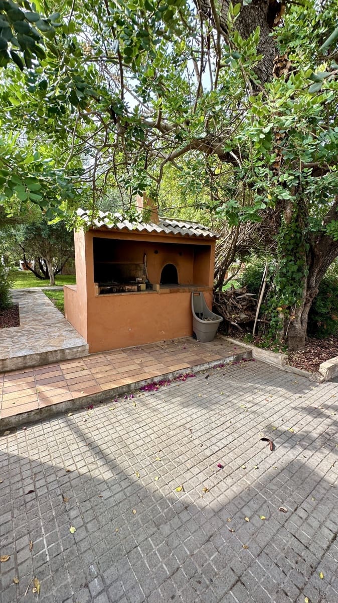 6 bedroom Bungalow for sale in Es Garrovers with pool garage - € 1,290,000 (Ref: 9401402)