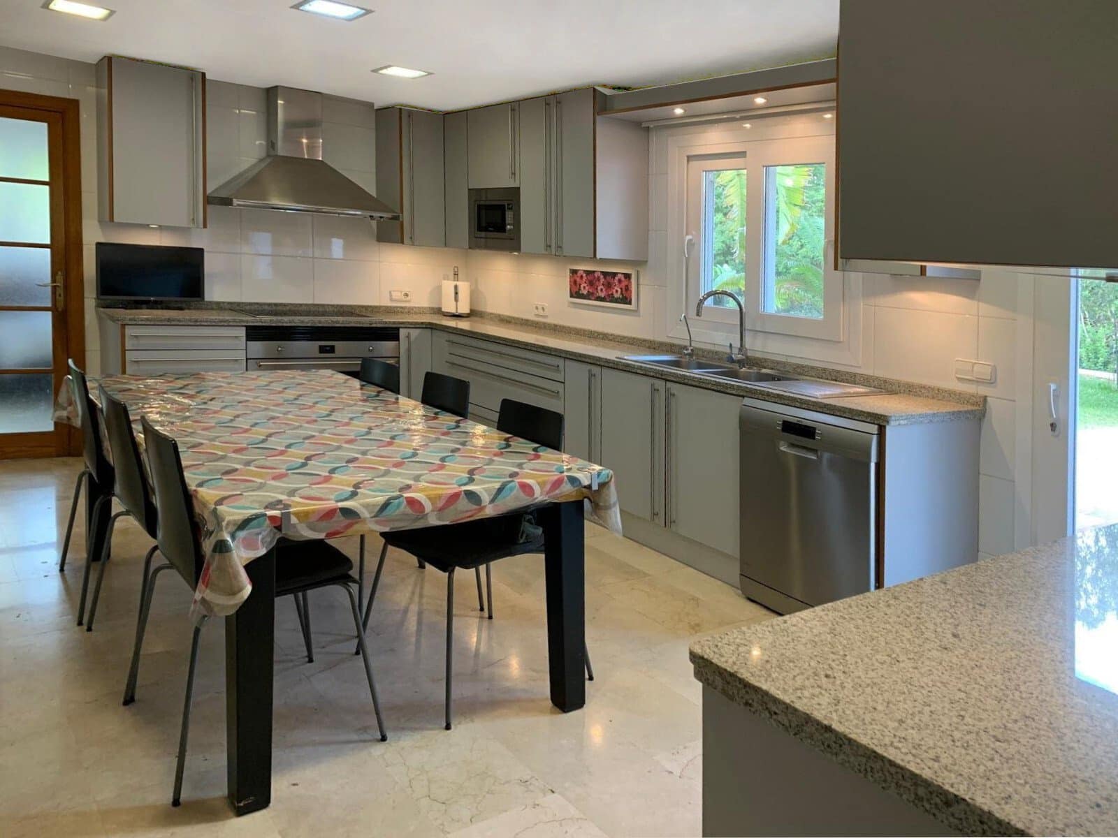 6 bedroom Bungalow for sale in Es Garrovers with pool garage - € 1,290,000 (Ref: 9401402)