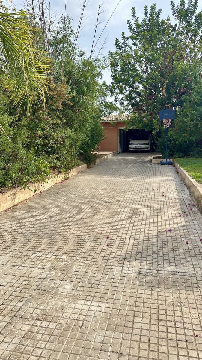 6 bedroom Bungalow for sale in Es Garrovers with pool garage - € 1,290,000 (Ref: 9401402)