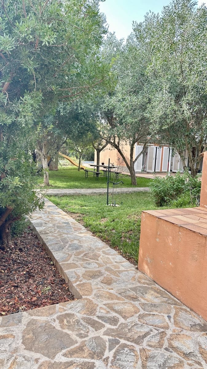 6 bedroom Bungalow for sale in Es Garrovers with pool garage - € 1,290,000 (Ref: 9401402)