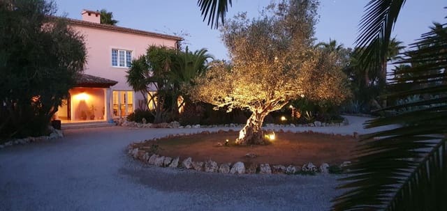Chalet de 8 habitaciones en Santa Margalida en venta con piscina garaje - 4.600.000 € (Ref: 9401436)