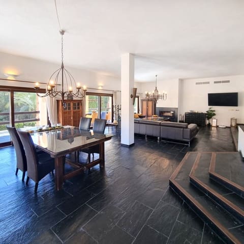 4 makuuhuone Huvila myytävänä paikassa Costa de la Calma, Calvià mukana uima-altaan 
autotalli - 2 850 000 € (Ref: 9401465)