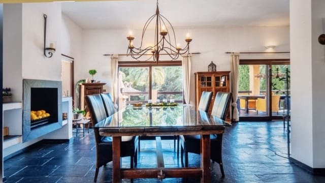 4 makuuhuone Huvila myytävänä paikassa Costa de la Calma, Calvià mukana uima-altaan 
autotalli - 2 850 000 € (Ref: 9401465)