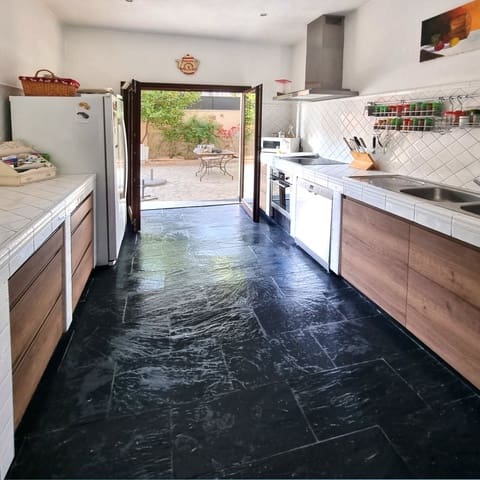 4 makuuhuone Huvila myytävänä paikassa Costa de la Calma, Calvià mukana uima-altaan 
autotalli - 2 850 000 € (Ref: 9401465)