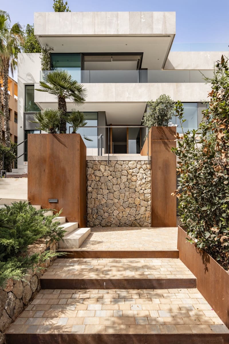 6 soverom Villa til salgs i Santa Ponsa med svømmebasseng garasje - € 7 500 000 (Ref: 9401476)