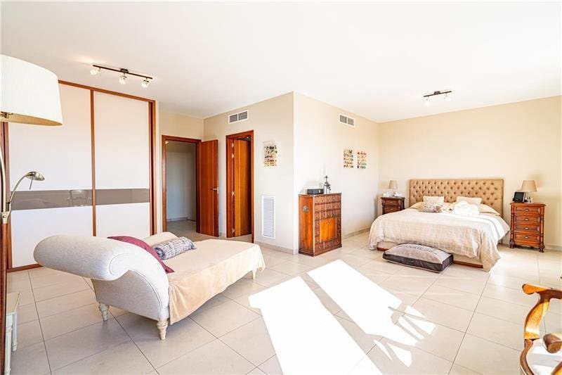 4 soveværelse Semi-Rækkehus til salg i Palma de Mallorca med swimmingpool garage - € 1.250.000 (Ref: 9401478)