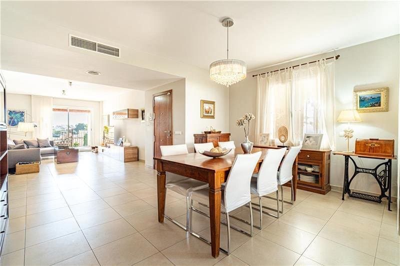 4 soveværelse Semi-Rækkehus til salg i Palma de Mallorca med swimmingpool garage - € 1.250.000 (Ref: 9401478)