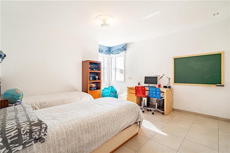 4 soveværelse Semi-Rækkehus til salg i Palma de Mallorca med swimmingpool garage - € 1.250.000 (Ref: 9401478)