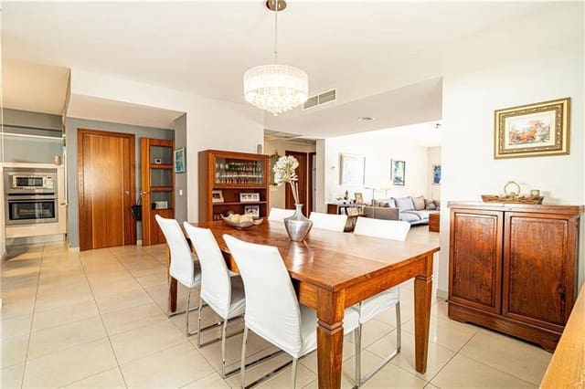 4 soveværelse Semi-Rækkehus til salg i Palma de Mallorca med swimmingpool garage - € 1.250.000 (Ref: 9401478)