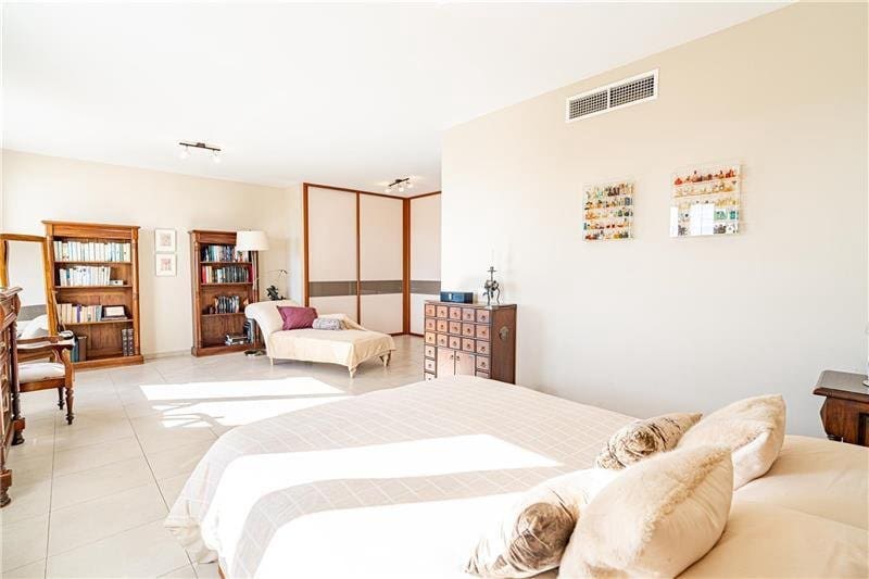 4 soveværelse Semi-Rækkehus til salg i Palma de Mallorca med swimmingpool garage - € 1.250.000 (Ref: 9401478)