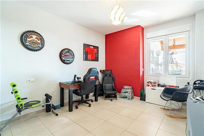 4 soveværelse Semi-Rækkehus til salg i Palma de Mallorca med swimmingpool garage - € 1.250.000 (Ref: 9401478)