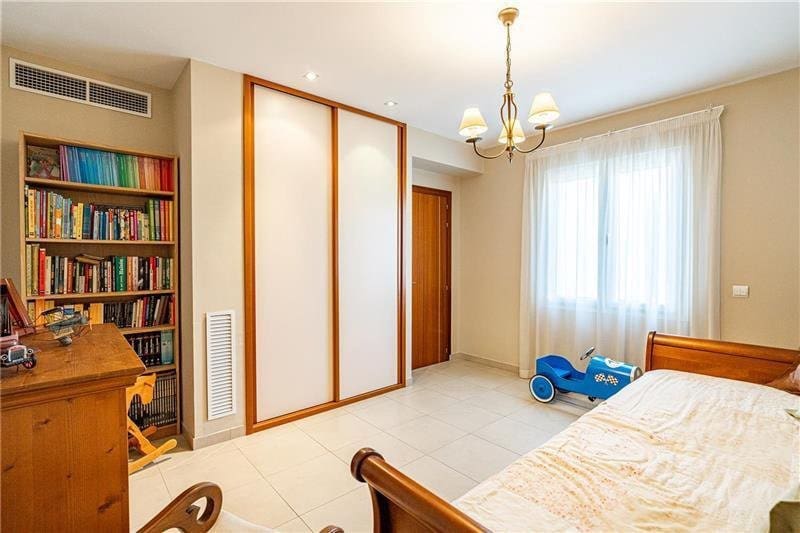 4 soveværelse Semi-Rækkehus til salg i Palma de Mallorca med swimmingpool garage - € 1.250.000 (Ref: 9401478)