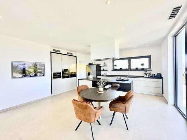 Chalet de 4 habitaciones en Santa Ponsa, Calvià en venta con piscina garaje - 4.850.000 € (Ref: 9401488)