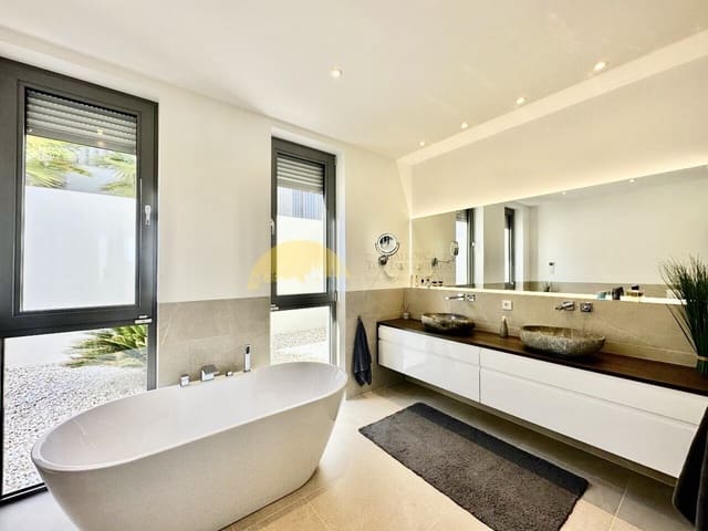 Chalet de 4 habitaciones en Santa Ponsa, Calvià en venta con piscina garaje - 4.850.000 € (Ref: 9401488)