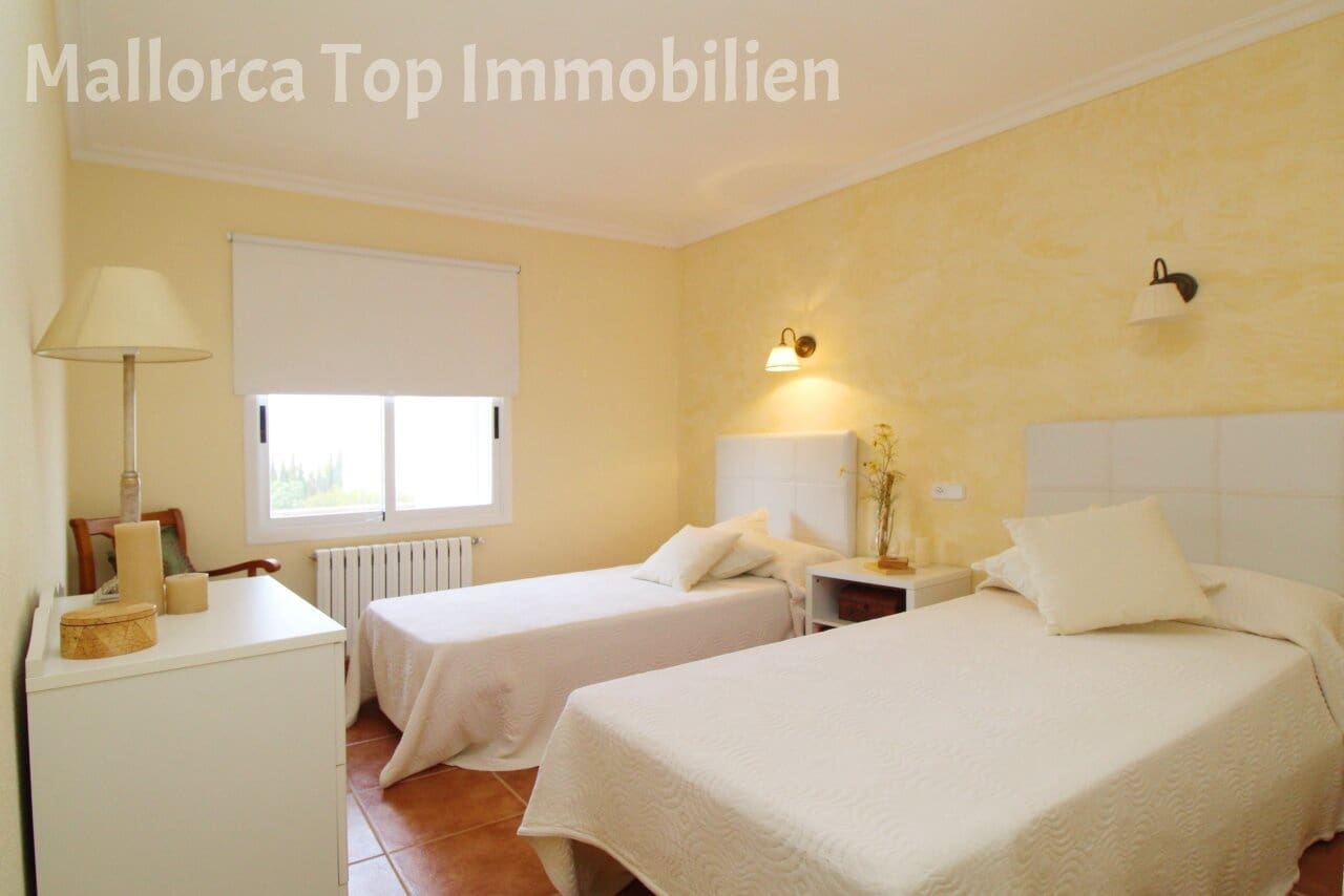 4 bedroom Villa for sale in Alcudia with garage - € 740,000 (Ref: 9401528)