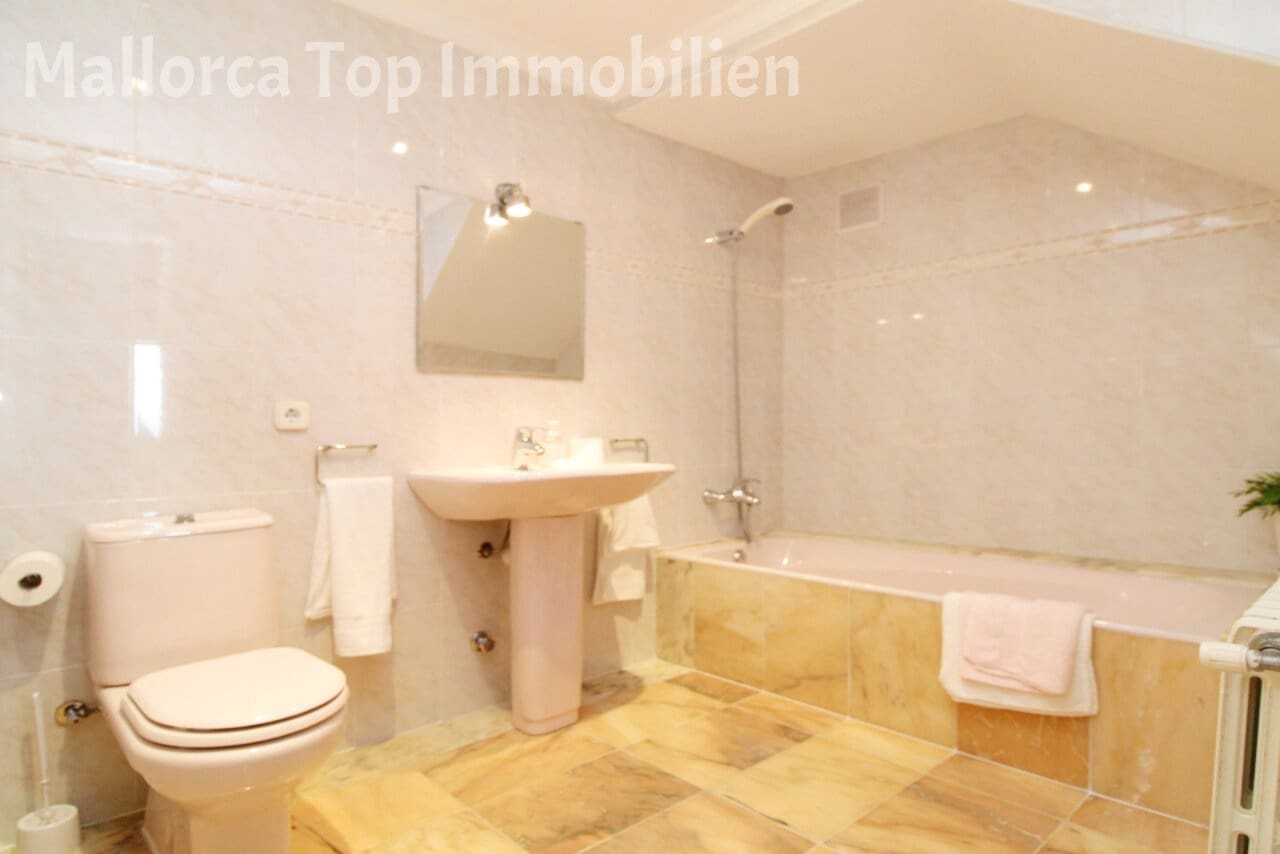 4 bedroom Villa for sale in Alcudia with garage - € 740,000 (Ref: 9401528)