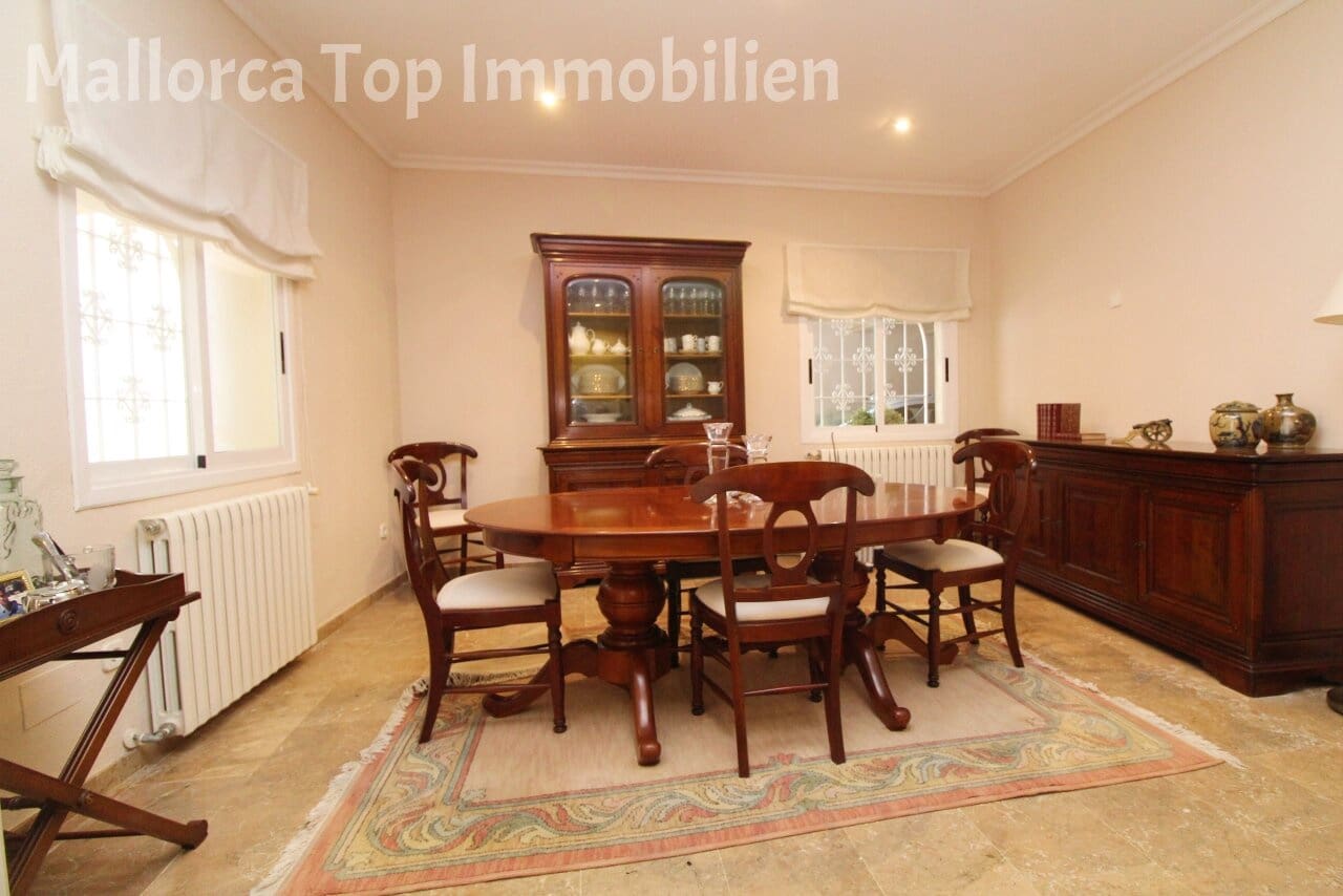 4 bedroom Villa for sale in Alcudia with garage - € 740,000 (Ref: 9401528)