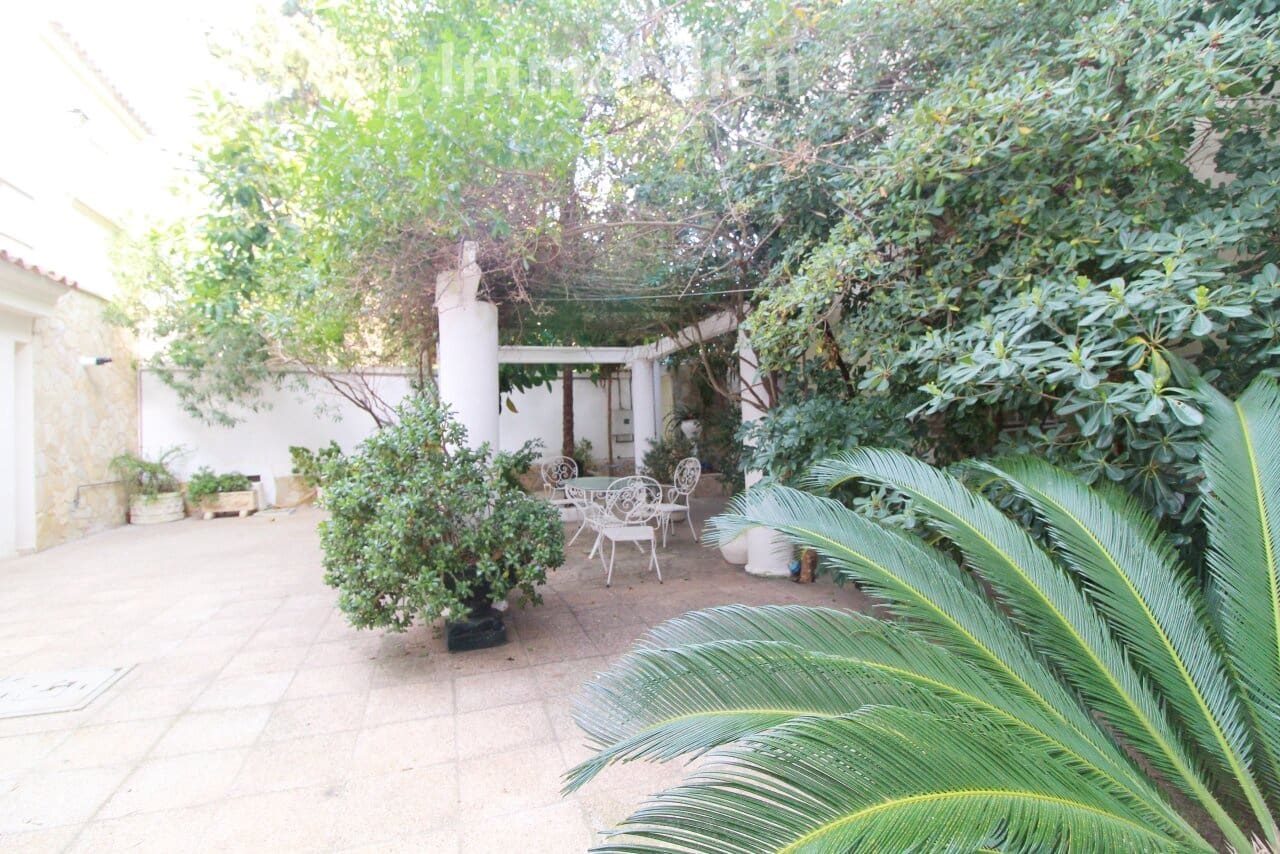 4 bedroom Villa for sale in Alcudia with garage - € 740,000 (Ref: 9401528)