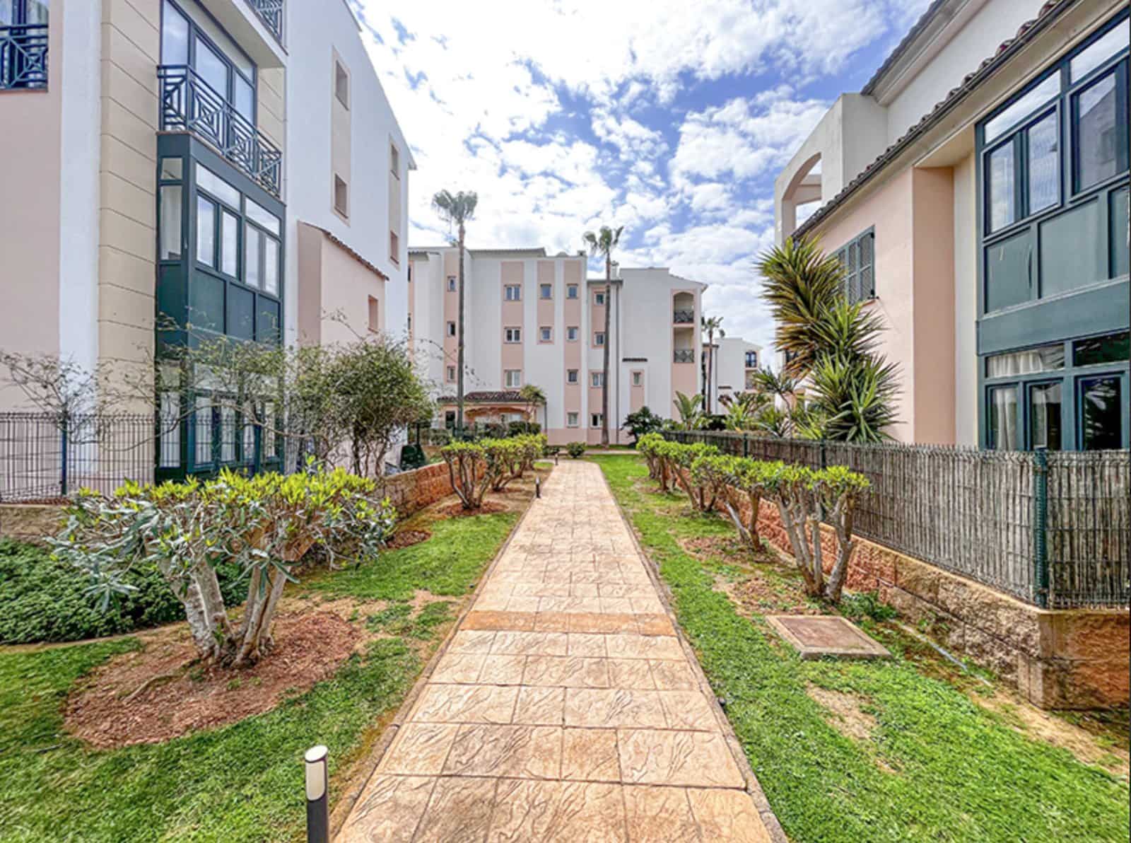 3 soveværelse Lejlighed til salg i Santa Ponsa med swimmingpool garage - € 820.000 (Ref: 9401535)