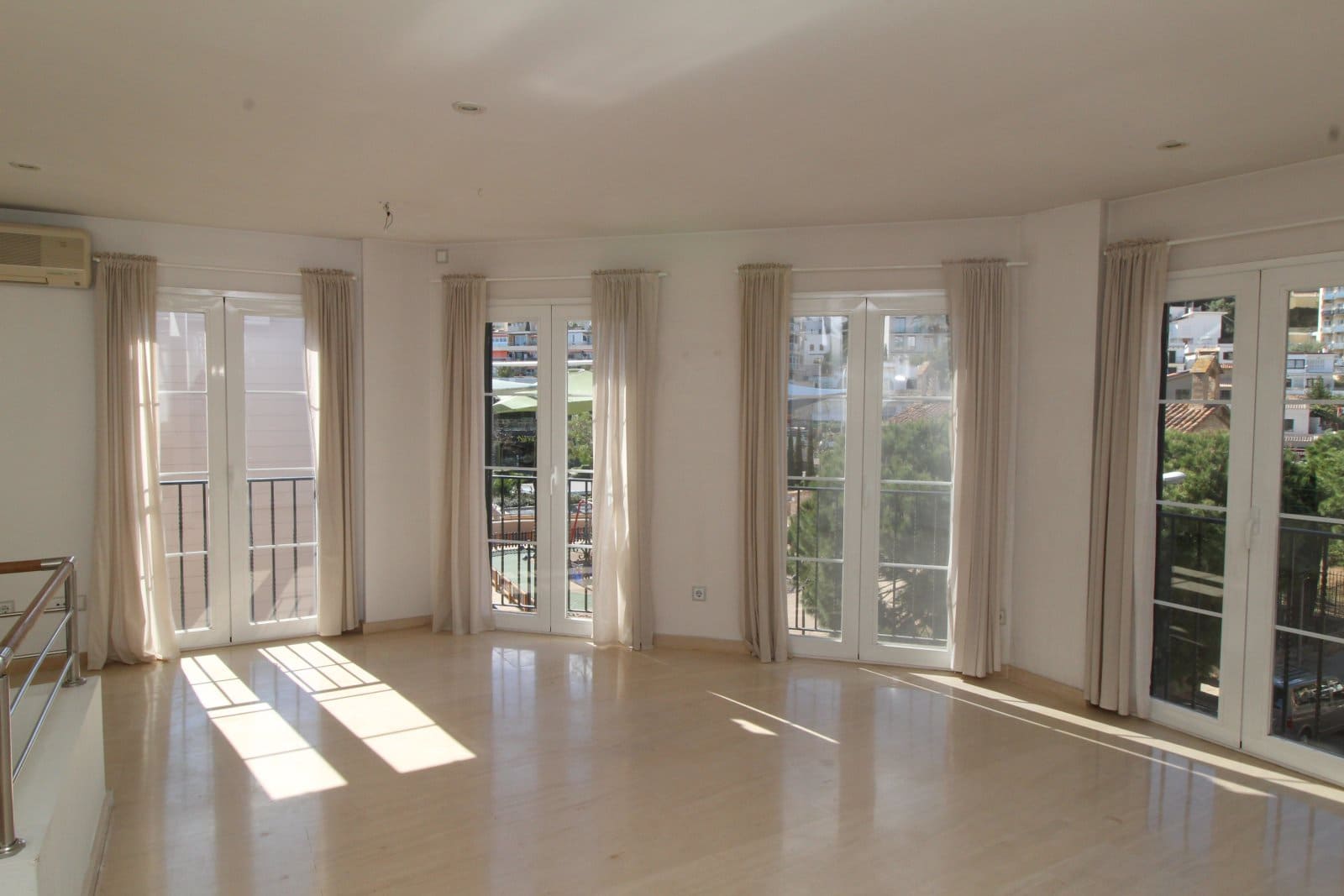 2 bedroom Apartment for sale in Palma de Mallorca with garage - € 649,000 (Ref: 9401552)