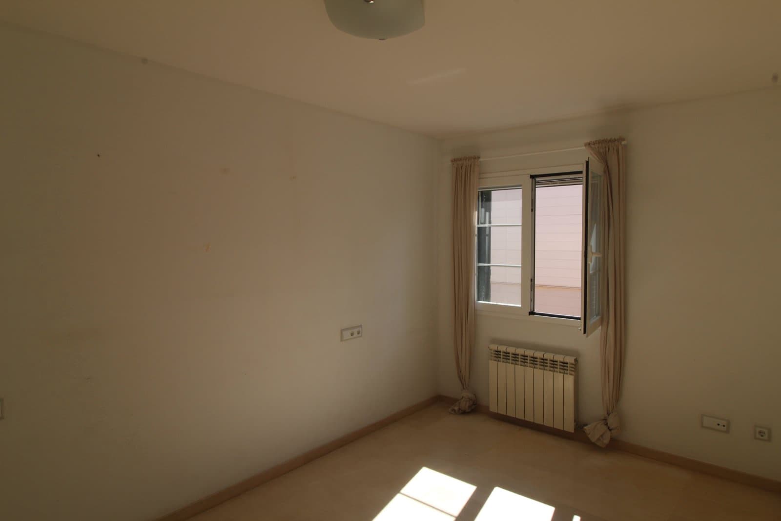 2 bedroom Apartment for sale in Palma de Mallorca with garage - € 649,000 (Ref: 9401552)