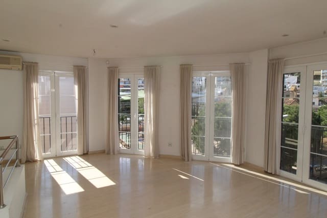 2 bedroom Apartment for sale in Palma de Mallorca with garage - € 649,000 (Ref: 9401552)