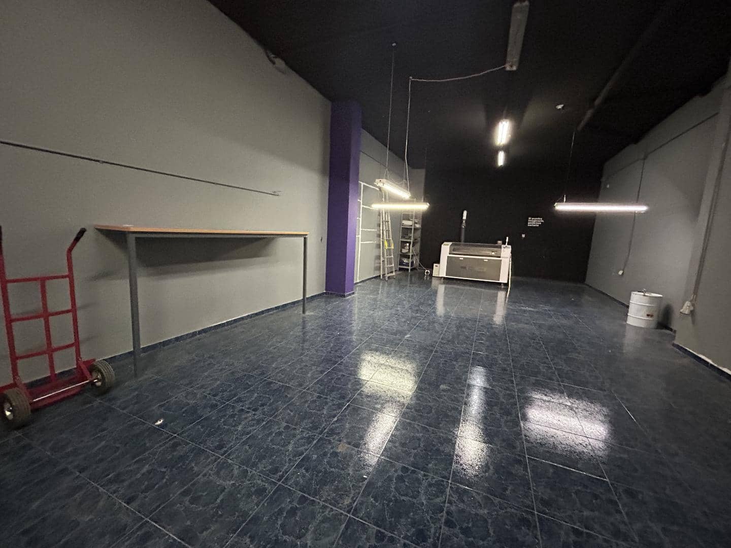 Commercial for sale in Torrent - € 120,000 (Ref: 8431212)