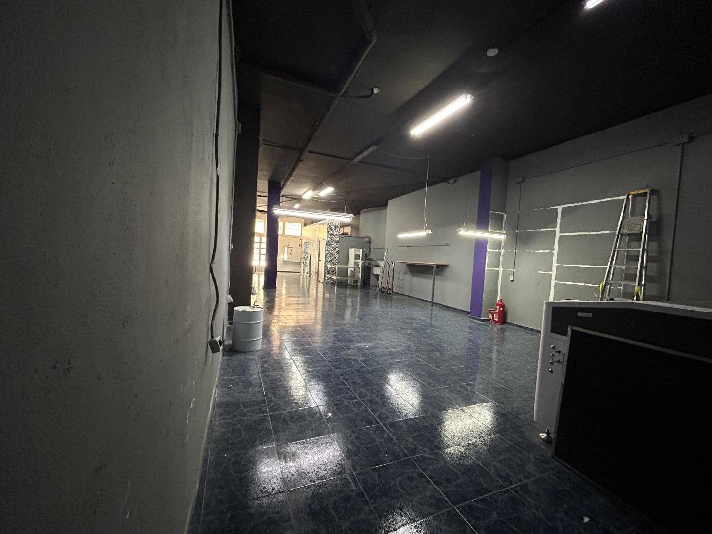 Commercial for sale in Torrent - € 120,000 (Ref: 8431212)