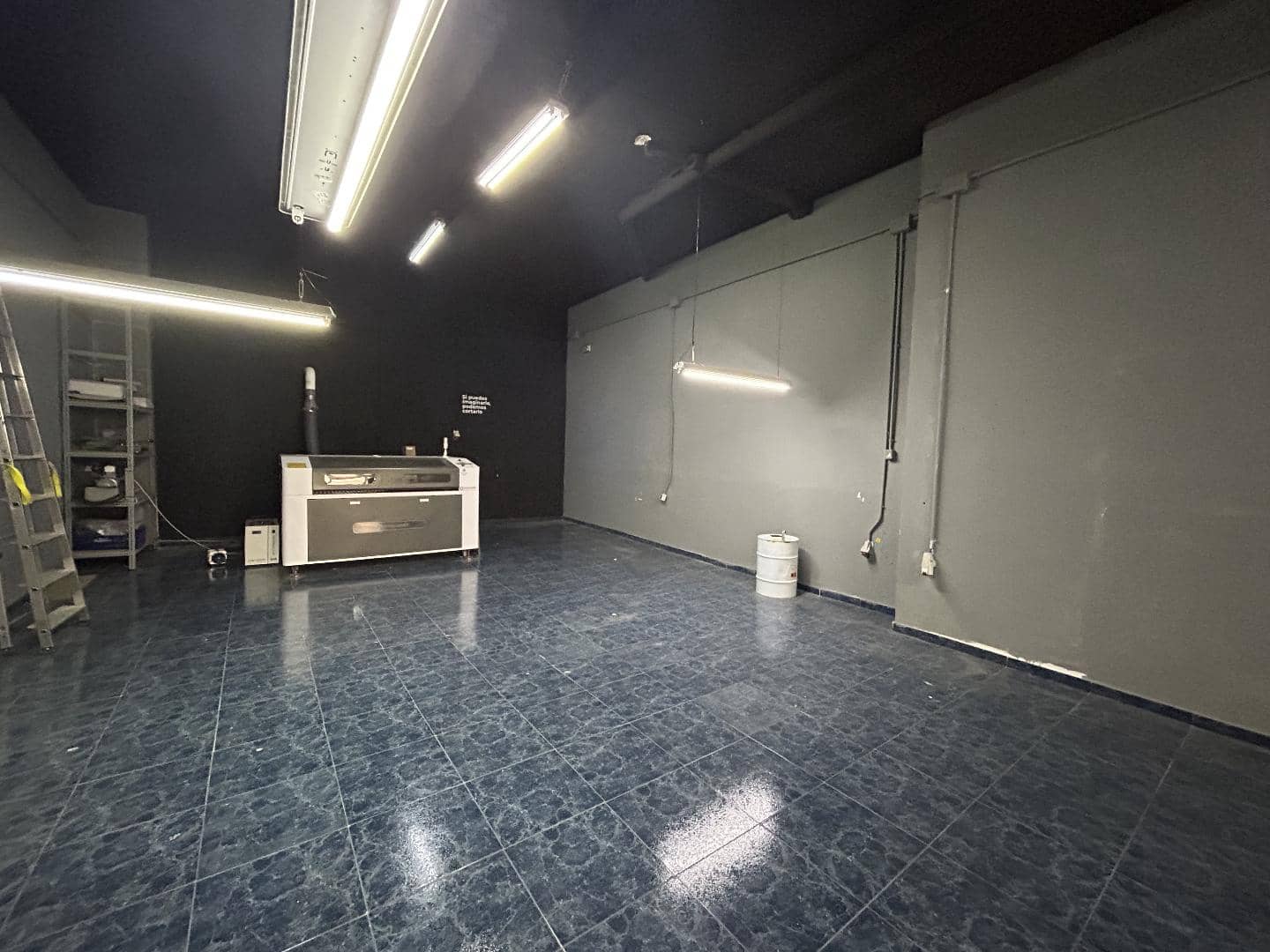 Commercial for sale in Torrent - € 120,000 (Ref: 8431212)