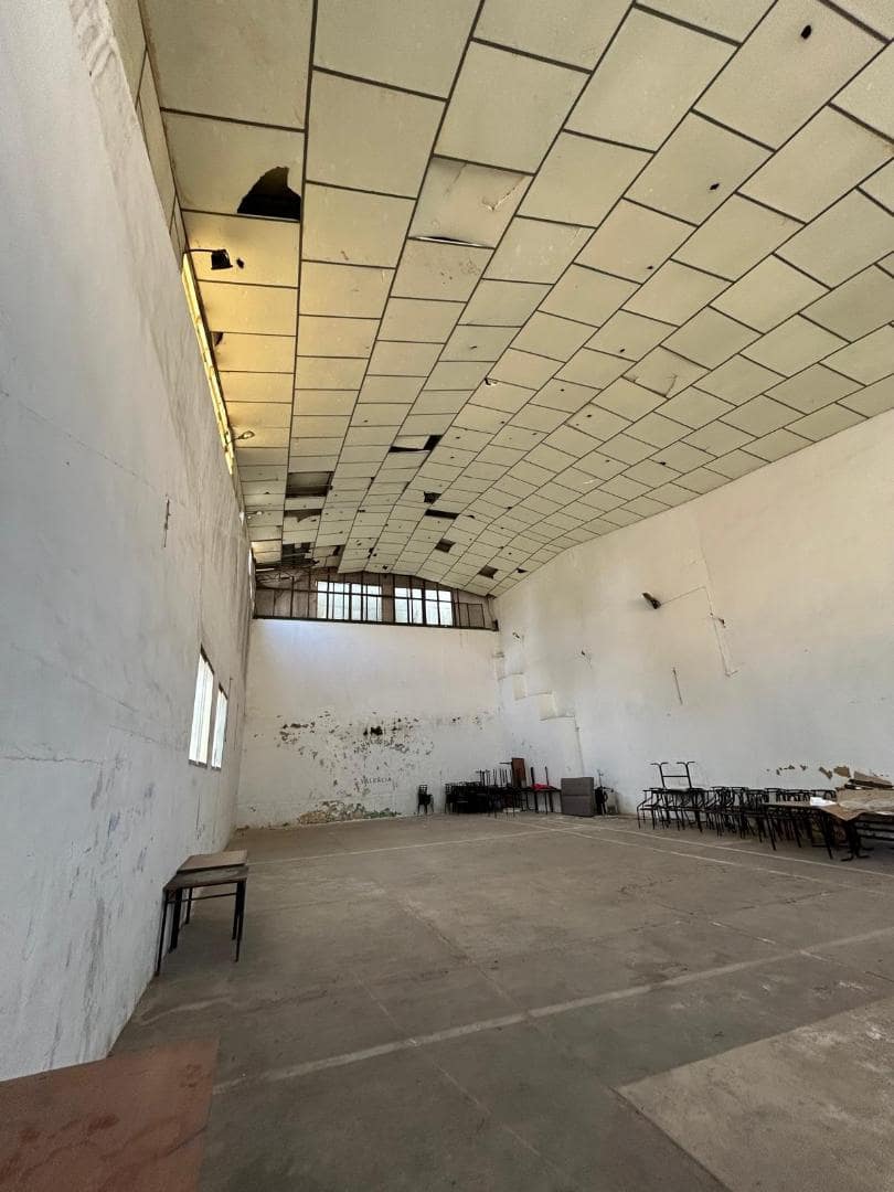 Comercial para venda em Montserrat - 165 000 € (Ref: 8992171)