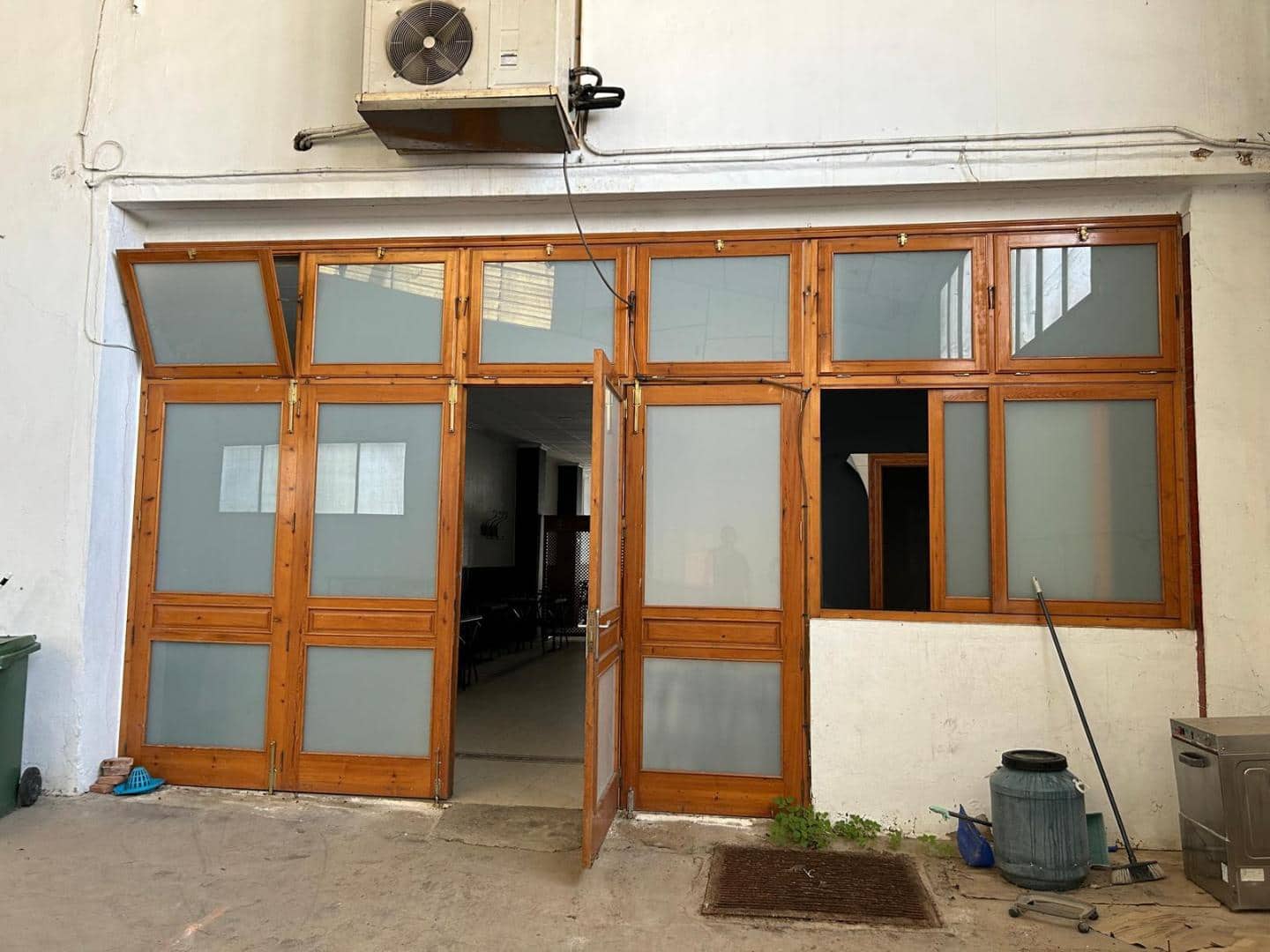 Comercial para venda em Montserrat - 165 000 € (Ref: 8992171)