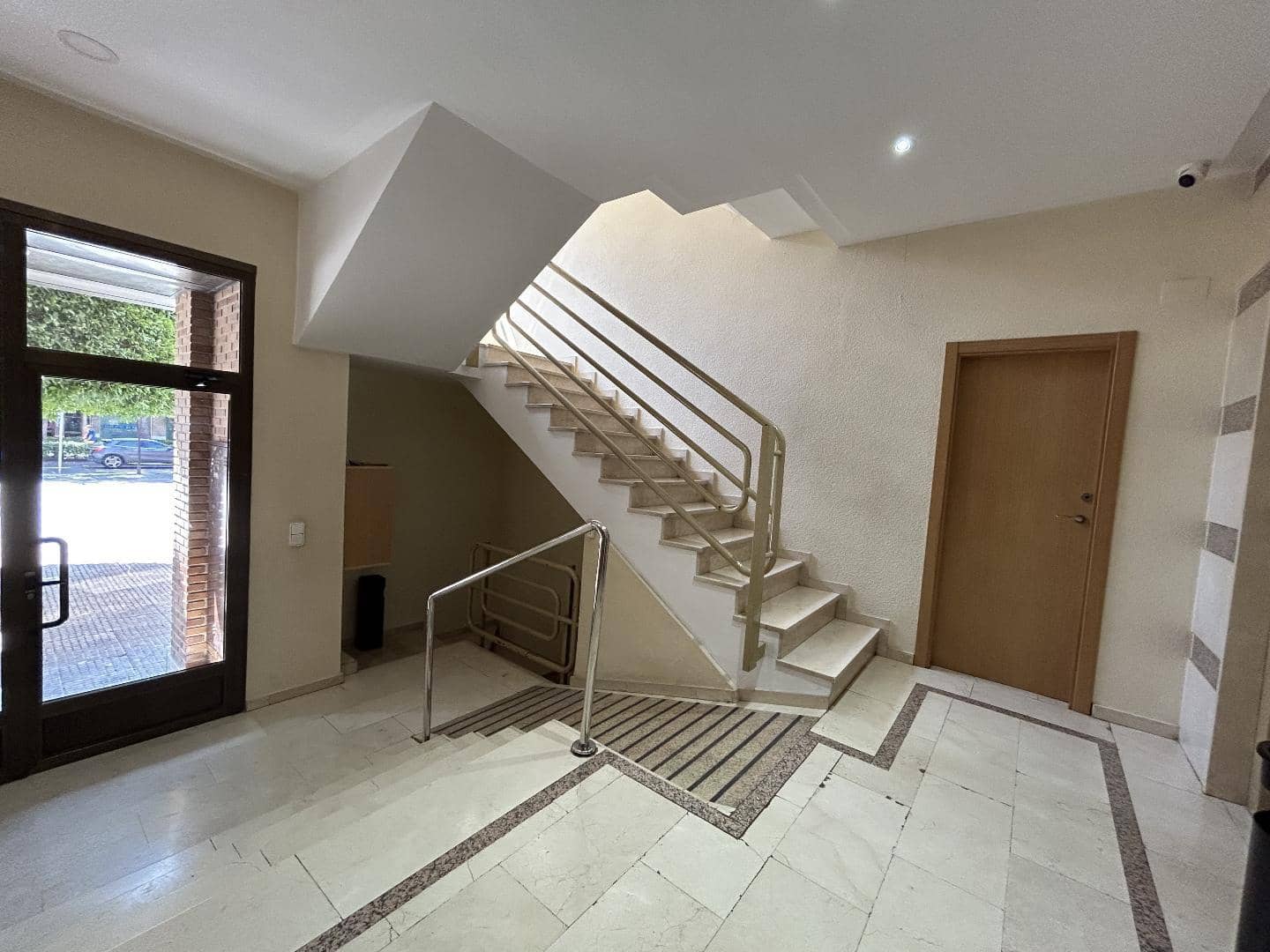 Office for rent in Torrent - € 1,200 (Ref: 9144510)