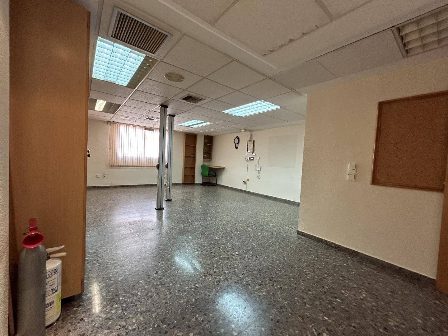 Office for rent in Torrent - € 1,200 (Ref: 9144510)