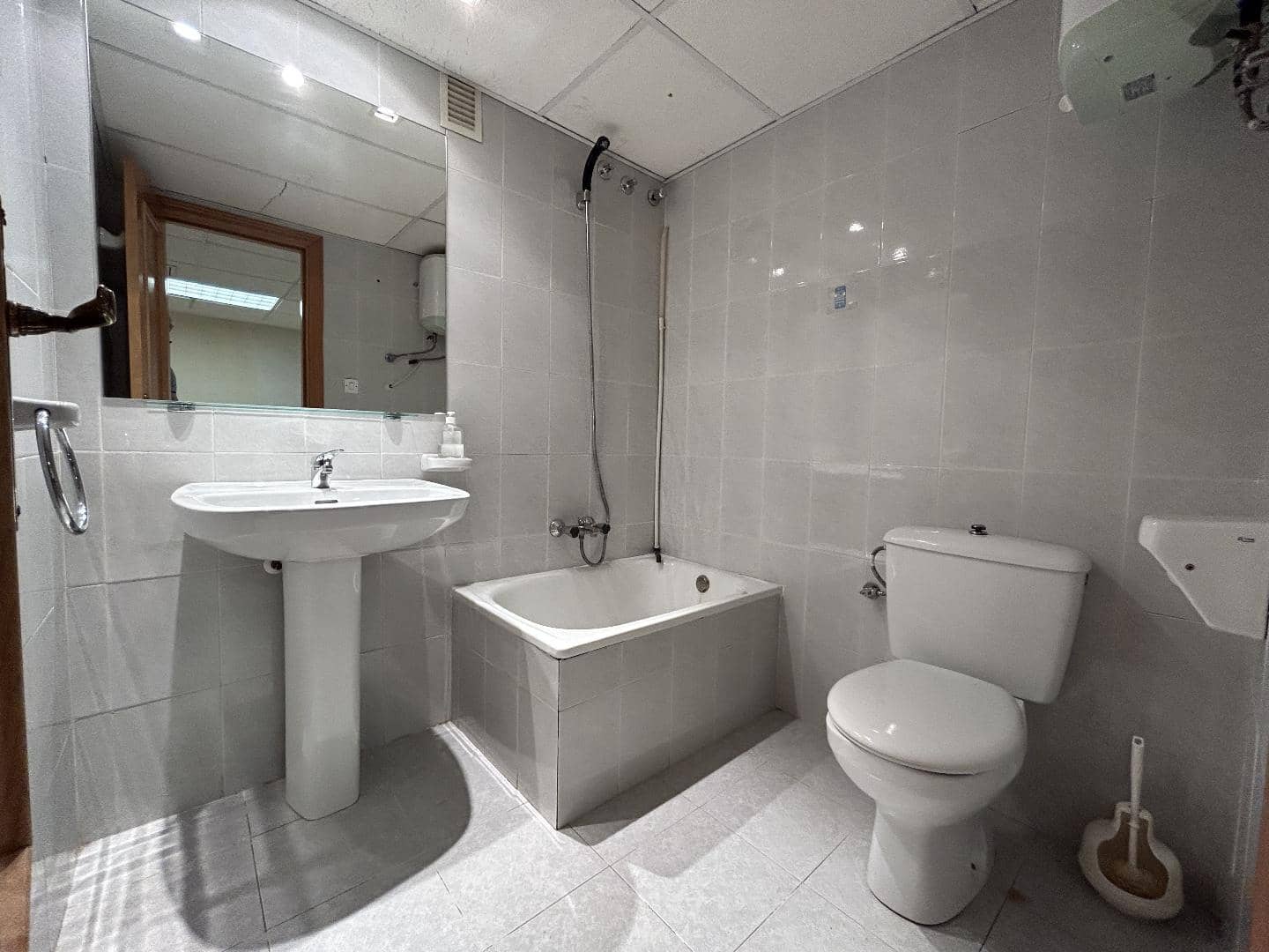 Office for rent in Torrent - € 1,200 (Ref: 9144510)