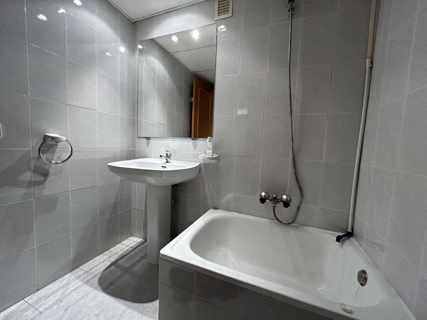 Office for rent in Torrent - € 1,200 (Ref: 9144510)