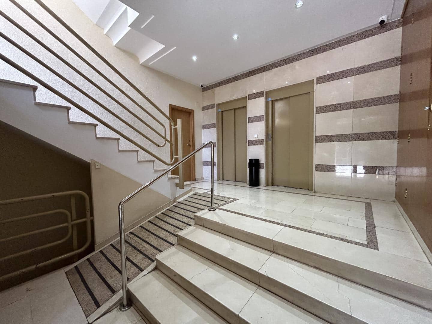 Office for rent in Torrent - € 1,200 (Ref: 9144510)