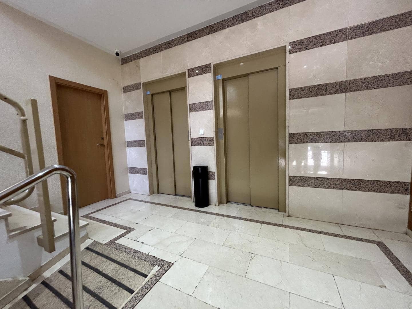 Office for rent in Torrent - € 1,200 (Ref: 9144510)