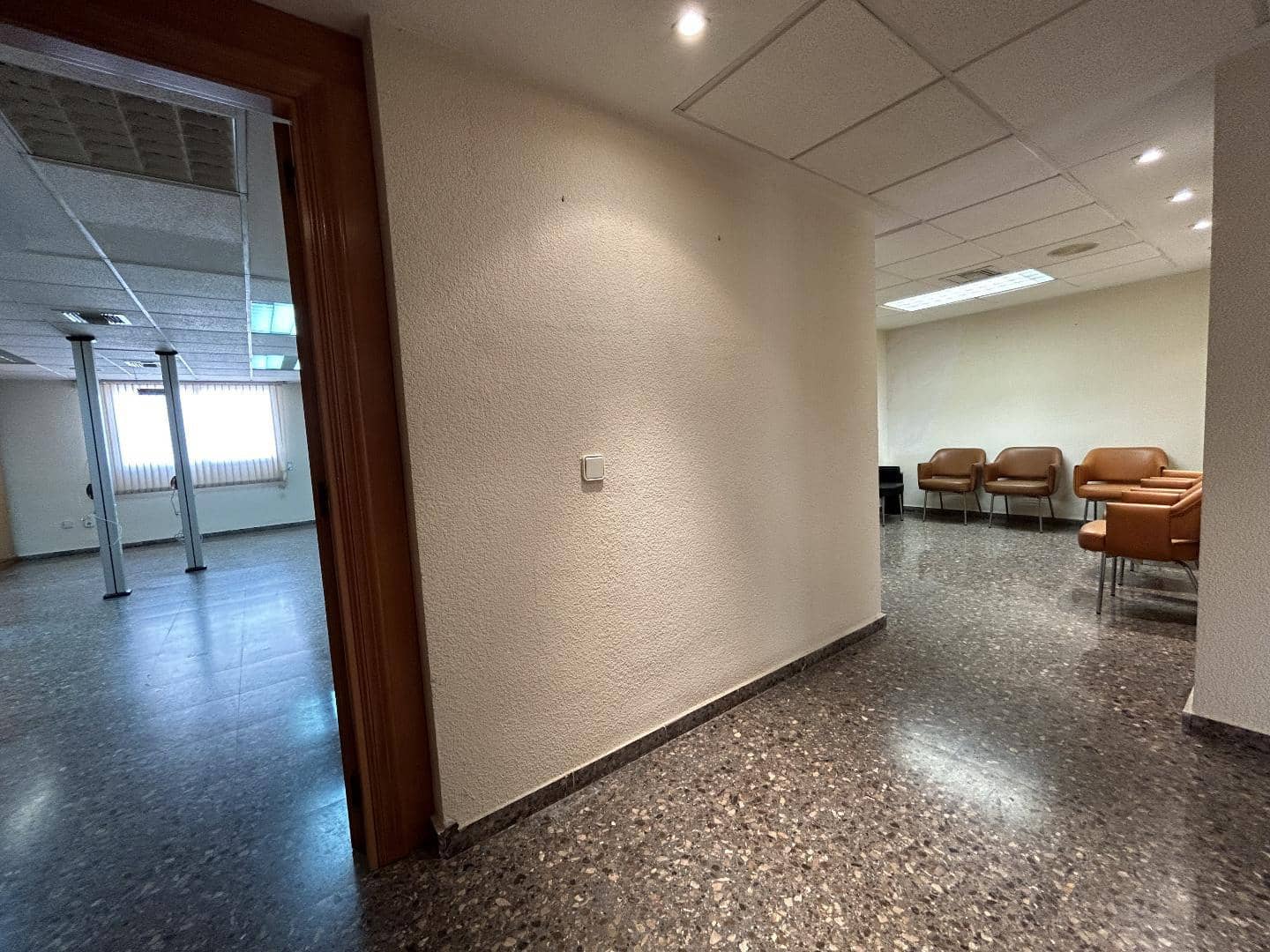 Office for rent in Torrent - € 1,200 (Ref: 9144510)