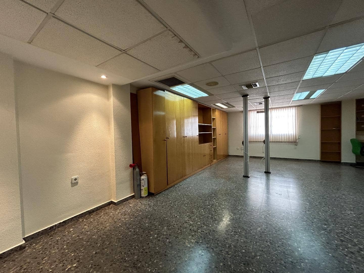 Office for rent in Torrent - € 1,200 (Ref: 9144510)