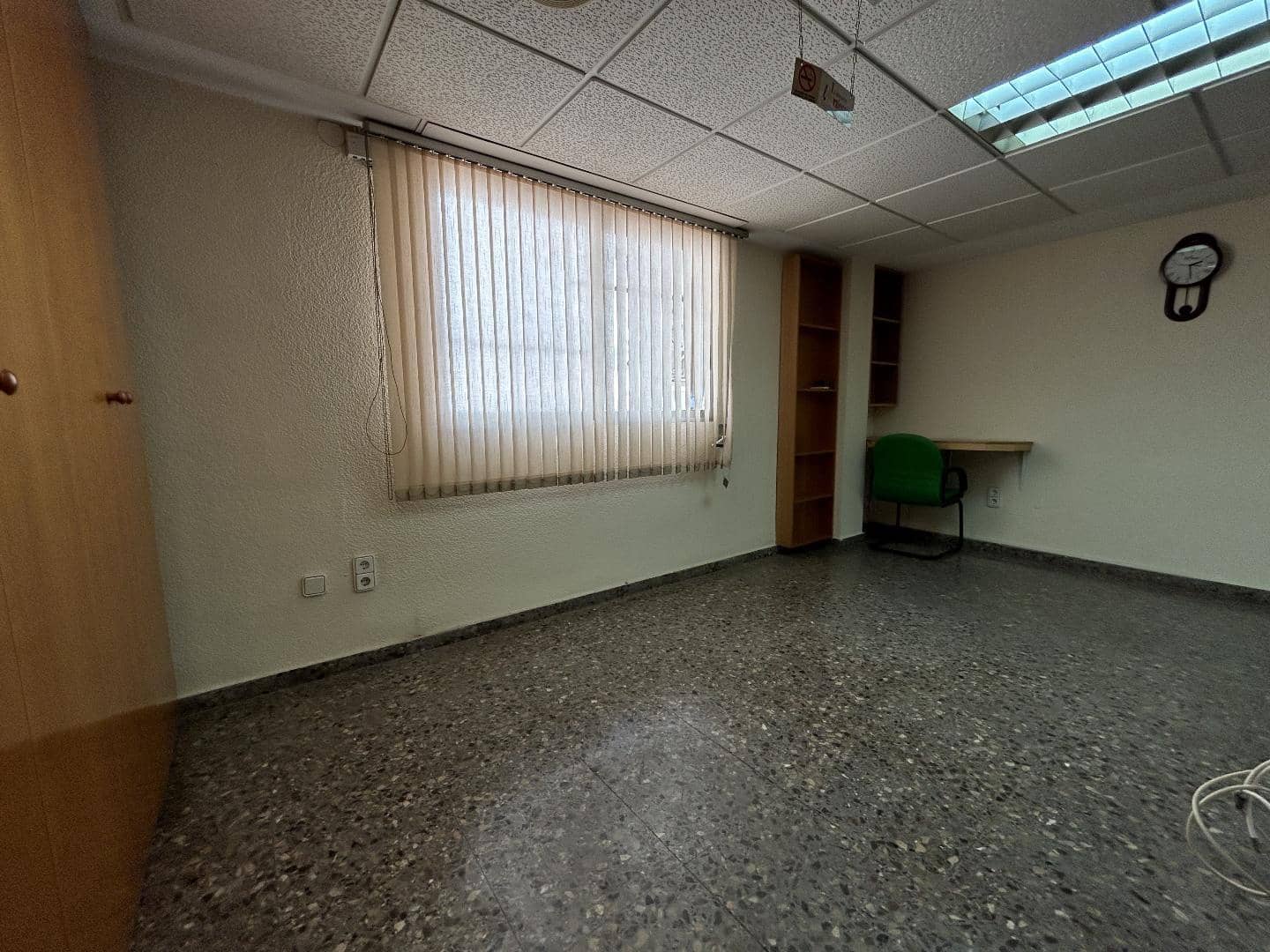 Office for rent in Torrent - € 1,200 (Ref: 9144510)