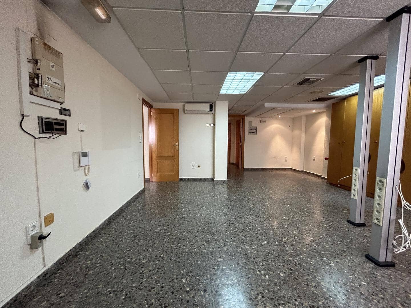 Office for rent in Torrent - € 1,200 (Ref: 9144510)