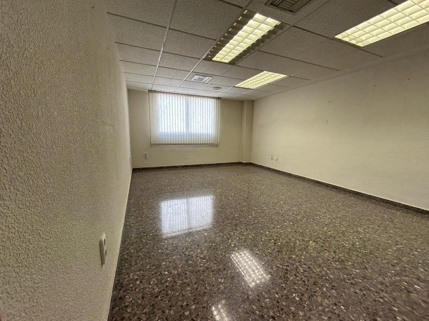 Office for rent in Torrent - € 1,200 (Ref: 9144510)