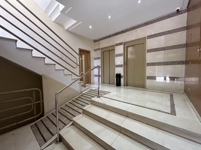 Office for rent in Torrent - € 1,200 (Ref: 9144510)