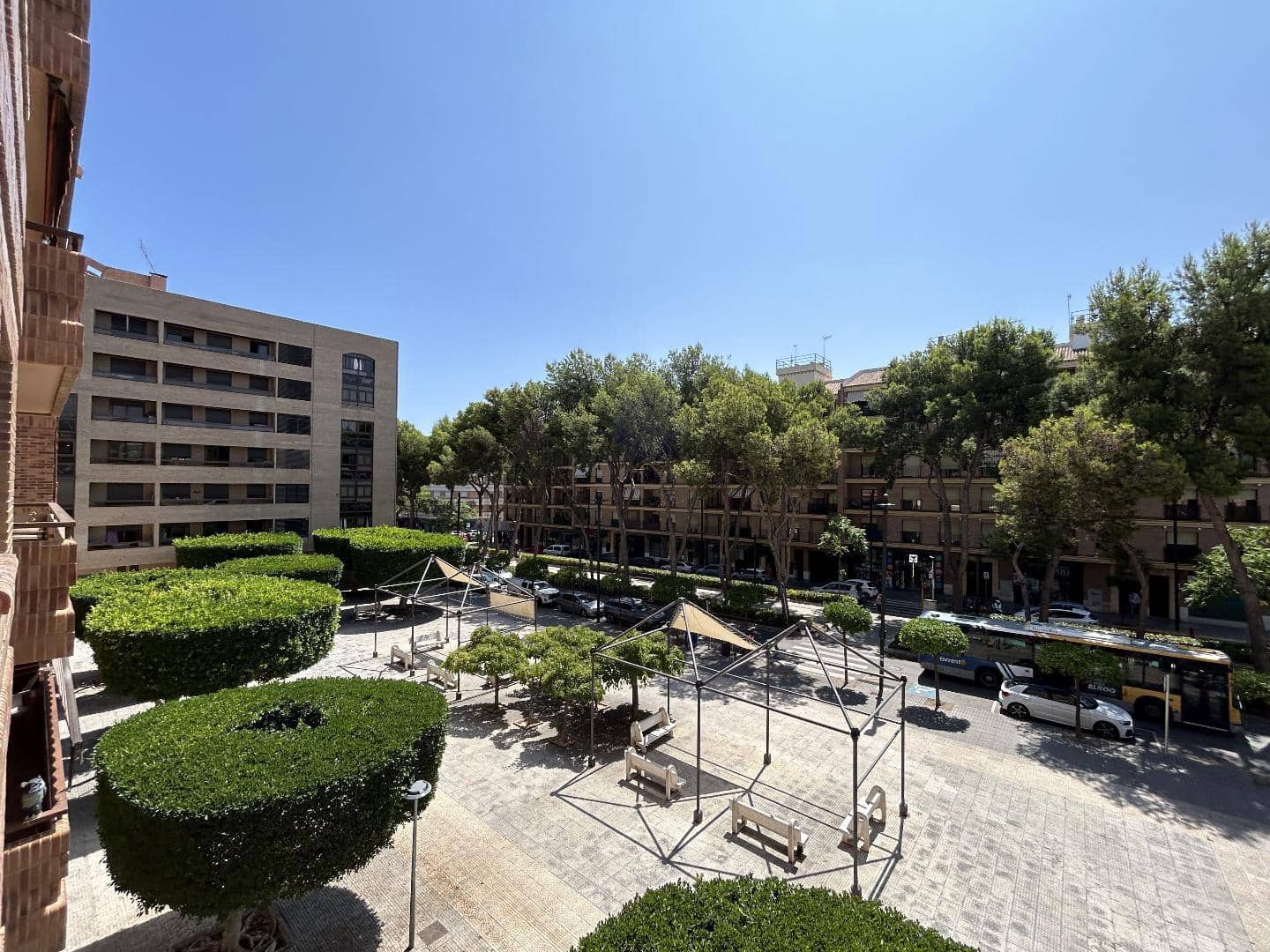 Office for rent in Torrent - € 1,200 (Ref: 9144510)