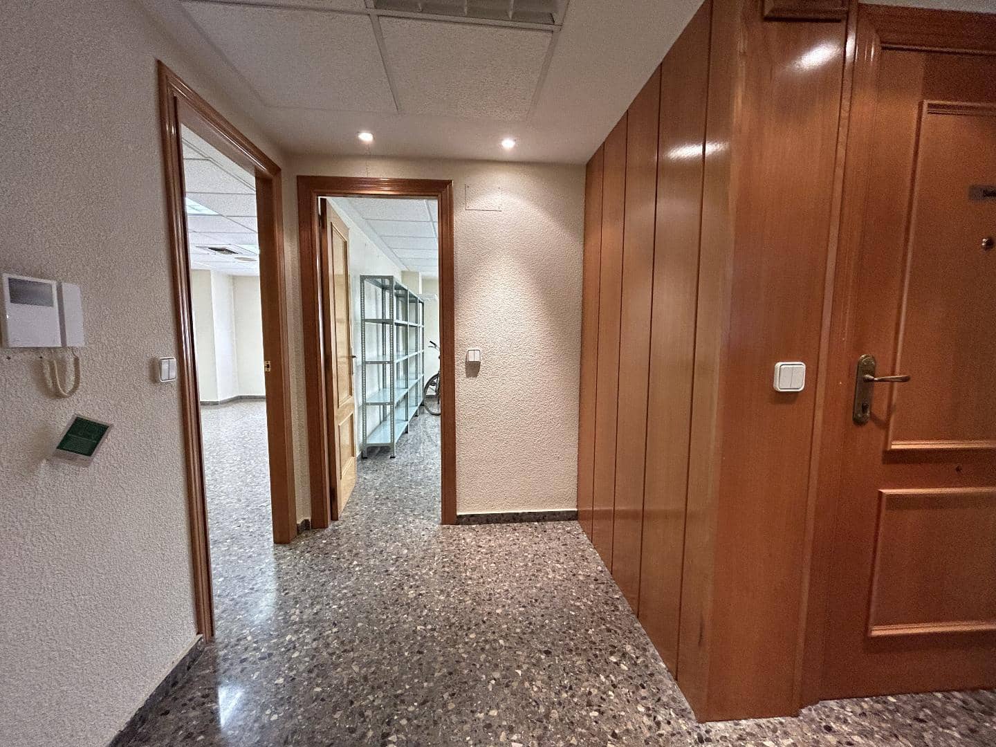 Office for rent in Torrent - € 1,200 (Ref: 9144510)