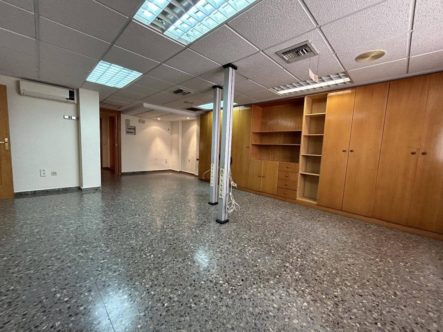 Office for rent in Torrent - € 1,200 (Ref: 9144510)