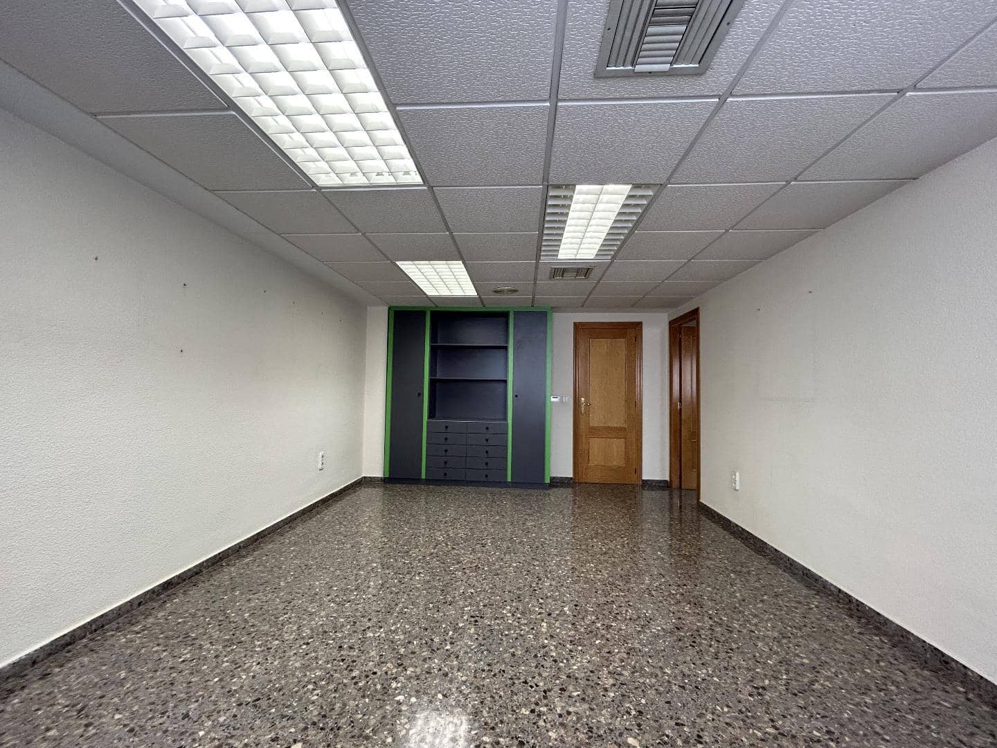 Office for rent in Torrent - € 1,200 (Ref: 9144510)